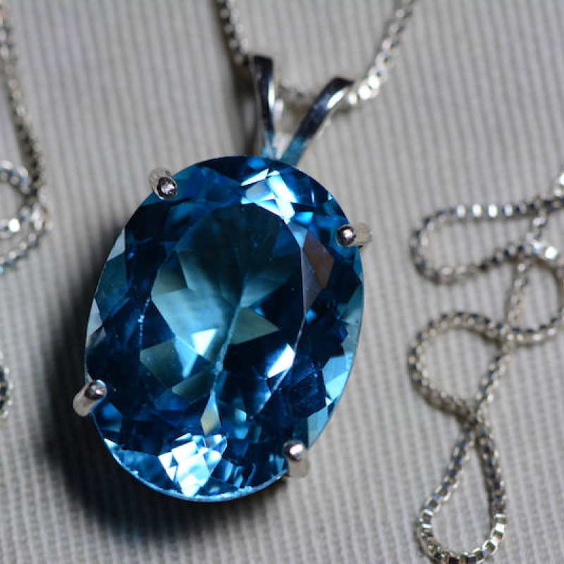 New Mother's Day Jewelry Gift Swiss Blue Topaz Oval Gems Silver Necklace Pendant