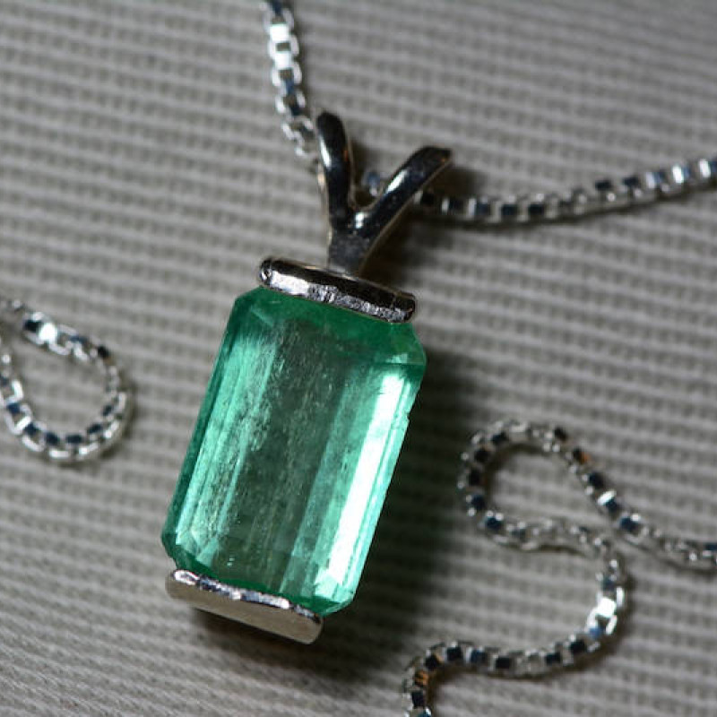 Pendant Green Emerald Genuine Natural Gems Solid Sterling Silver 18 Inch Chain