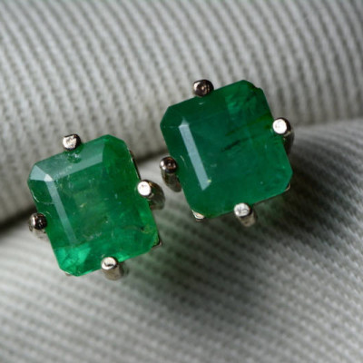 Great Color Emerald Earrings, 18K White Gold Emerald Stud Earrings 3.30 Carat Appraised 2,900.00, Emerald Jewellery, Princess Cut