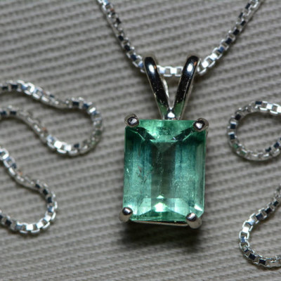 Emerald Necklace, Colombian Emerald Pendant 1.68 Carat Appraised at 1,350.00 Sterling Silver, Real Emerald Cut Jewellery, Natural, Genuine Emerald Necklace, Colombian Emerald Pendant 1.68 Carat Appraised at 1,350.00 Sterling Silver, Real Emerald Cut Jewellery, Natural, Genuine