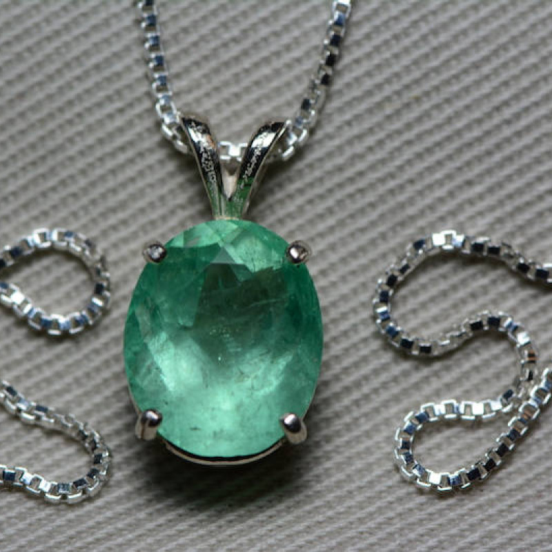 Real Emerald Pendant | vlr.eng.br