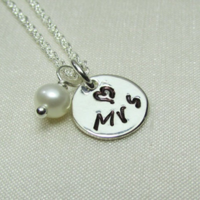 Mrs Necklace Personalized Necklace New Bride Gift for Bride Dainty Bridal Necklace, Bridal Shower Gift, Wedding Jewelry, Bridal Jewelry