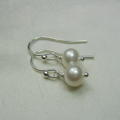 Pearl Bridesmaid Earrings Set of 4 Real Pearl Earrings Sterling Silver Freshwater Pearl Earrings White Bridesmaid Jewelry Bridesmaid Gift