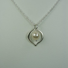 A Love Like No Other: The Inspiration and Craft Behind Our Pearl Bridesmaid Jewelry Set