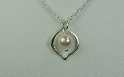 A Love Like No Other: The Inspiration and Craft Behind Our Pearl Bridesmaid Jewelry Set