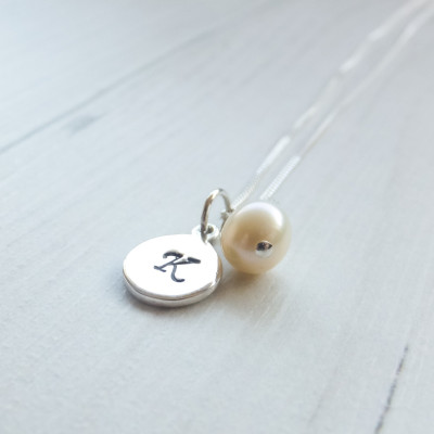 Bridesmaid necklace - Bridal party gifts - Thank you gift - Initial necklace - Personalized necklace - Bridesmaid jewellery - Pearl necklace