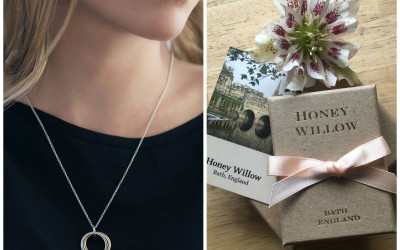 Lilia Necklace: Personalized Interlocking Family Rings | Handmade Jewellery