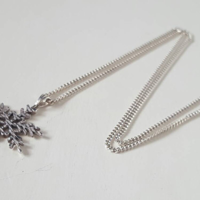 Silver Snowflake Christmas Winter Pendant on Necklace Chain 18" 45 cm. Reversible
