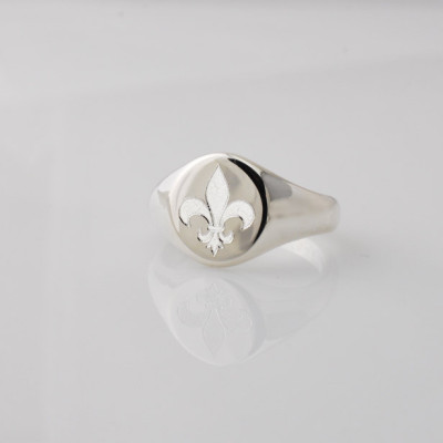 Fleur-de-lis or any other custom design Signet ring in sterling silver -  Engrave any crest - Personalized in US sizes 4 5 6 7 8 9 - Flower