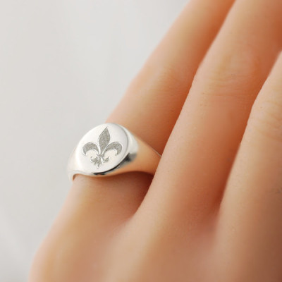 Fleur-de-lis or any other custom design Signet ring in sterling silver -  Engrave any crest - Personalized in US sizes 4 5 6 7 8 9 - Flower