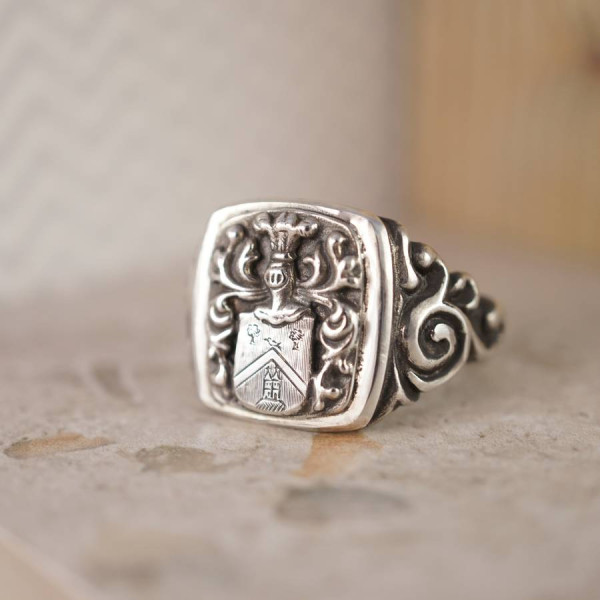 Personalised Coat Of Arms Signet Ring - All Birthstone™