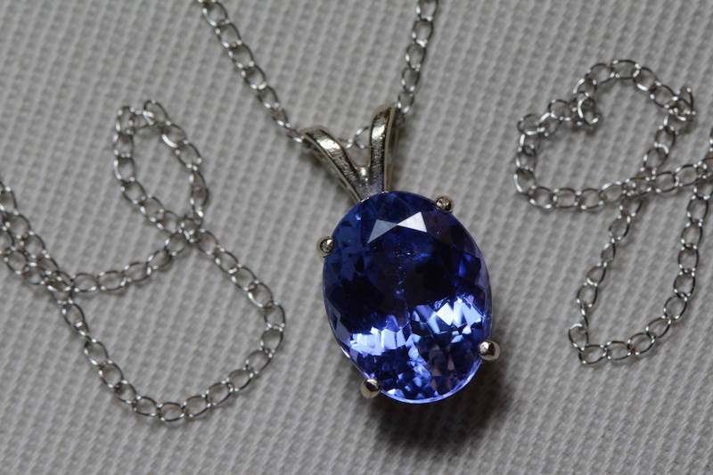 Tanzanite Necklace, 18 Karat White Gold Tanzanite Pendant 3.05 Carat, 18&quot; Gold Chain, Oval Cut