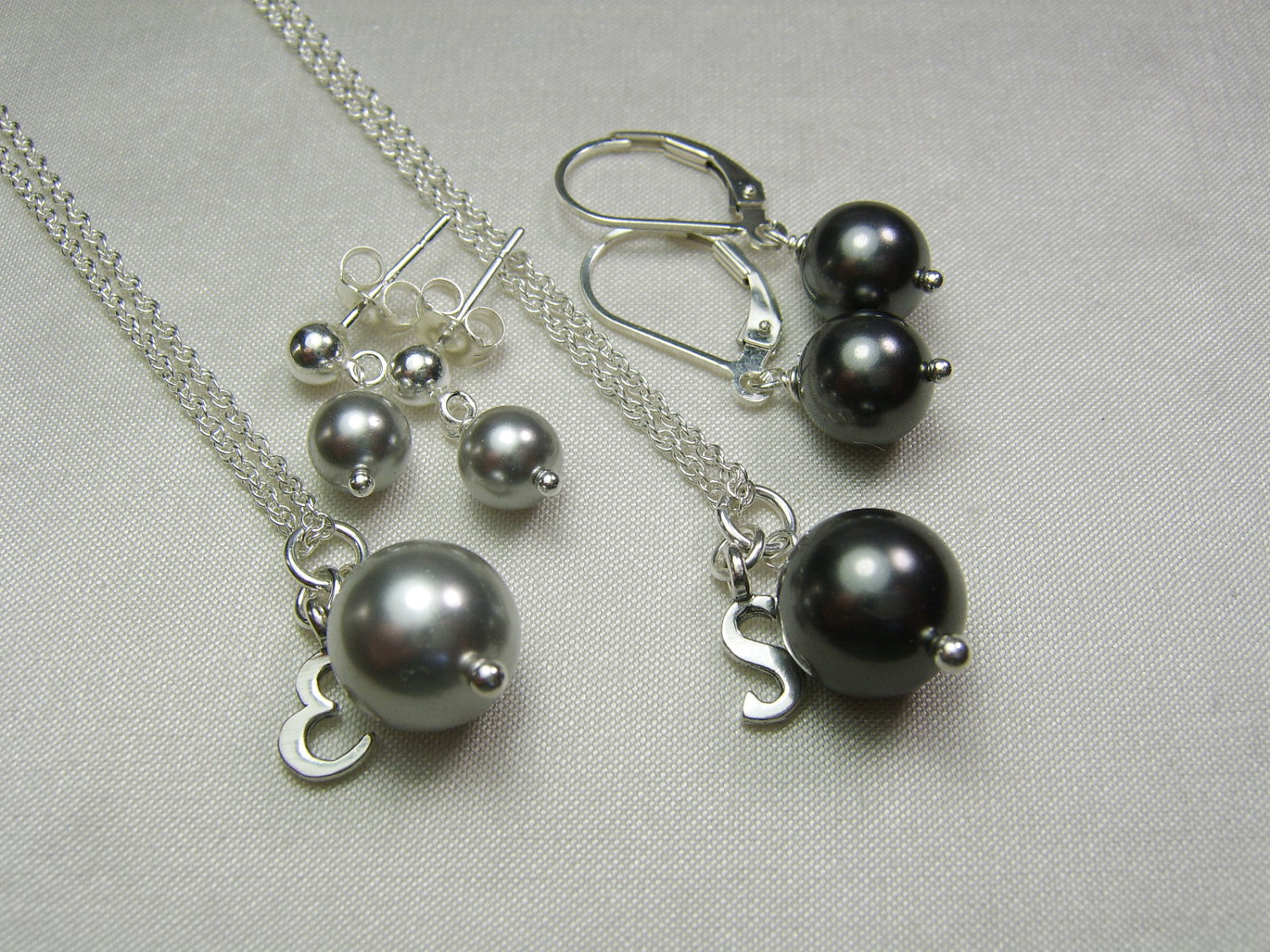 Bridesmaid Jewelry Set of 4 Personalized Bridesmaid Gift Initial Necklace Pearl Bridesmaid Necklace Earrings Set Grey Wedding Jewelry Set