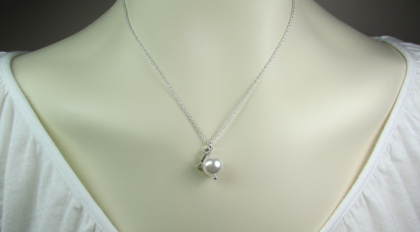 Bridesmaid Jewelry Set of 4 Personalized Bridesmaids Gifts Initial Necklace Pearl Necklace Bridesmaid Necklace Pearl Wedding Jewelry