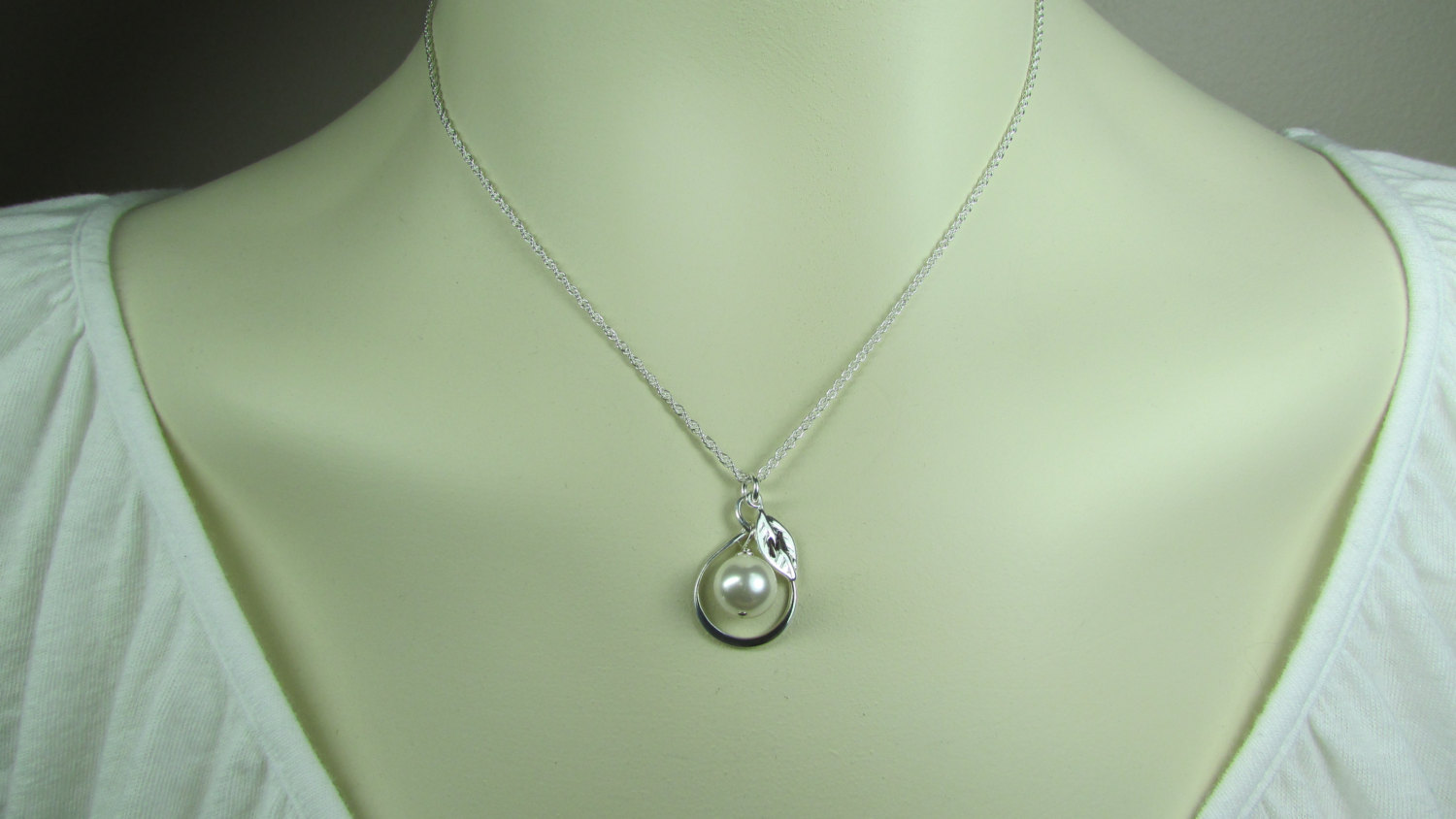 Bridesmaid Necklace Set of 3 Leaf Initial Necklace Pearl Infinity Necklace Bridesmaid Gift Bridesmaid Jewelry - Fall Wedding Jewelry Gifts