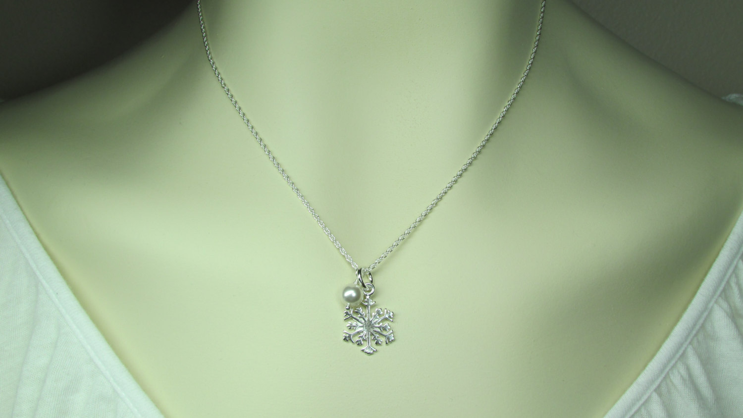 Personalized Bridesmaid Gift Silver Snowflake Necklace Pearl Bridesmaid Jewelry Bridal Necklace Winter Wedding Jewelry Bridesmaid Necklace