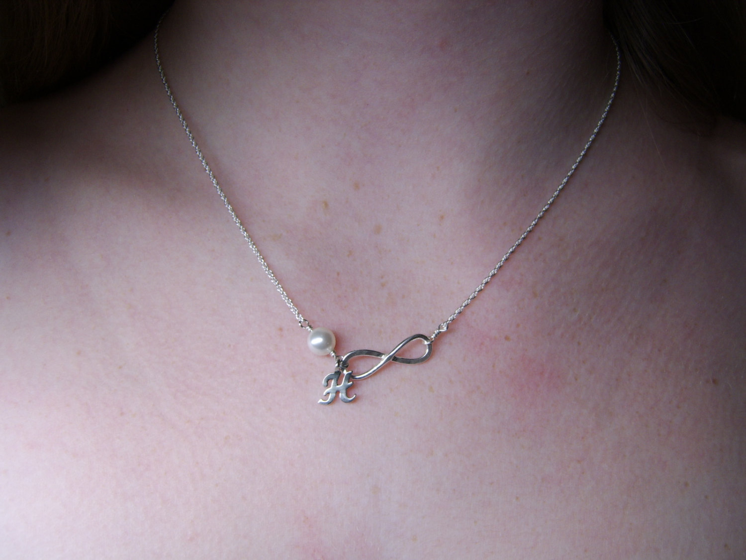 Personalized Bridesmaids Gifts Set of 5 Bridesmaid Jewelry Infinity Pearl Necklace Bridesmaid Necklace Initial Necklace Bridal Party Jewelry
